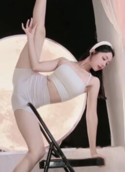 椅子舞热身 一字马小仙女