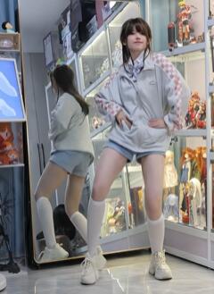 又跳宅舞又玩手办还cosplay