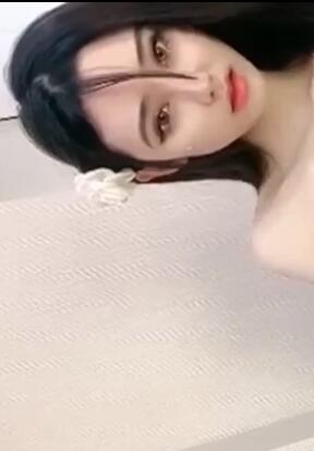 极品网红来袭豹纹吊带丝袜超近视角拍摄
