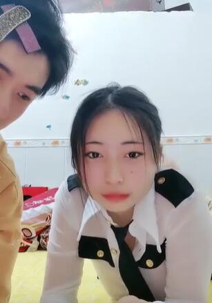 超嫩美少女,和小男友出租屋