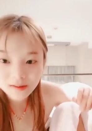 超级粉嫩 十八岁小妞 刚满十八岁
